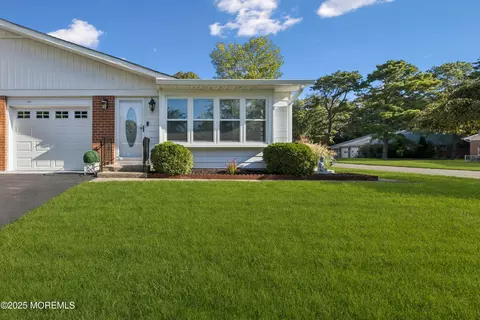 107 Hudson Pkwy #B, Whiting, NJ 08759