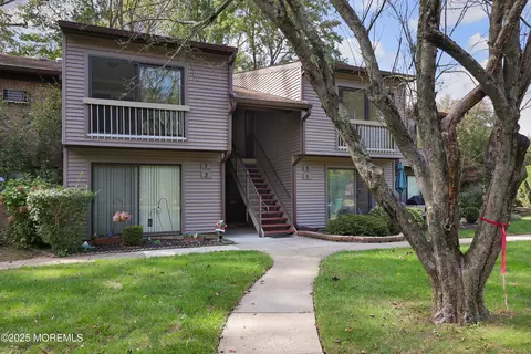 7 Lexington Ct, Red Bank, NJ 07701