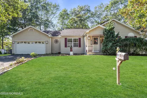 635 Center St, Forked River, NJ 08731