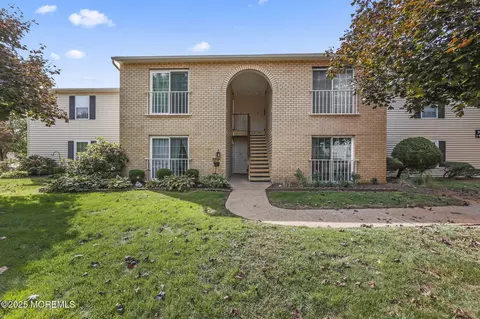 709 Zlotkin Cir #2, Freehold, NJ 07728