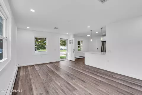 Living - 17 Leighton Ct, Berkeley, NJ 08721 photo 1 of 5