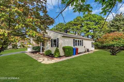 Exterior - 17 Leighton Ct, Berkeley, NJ 08721 photo 2 of 6