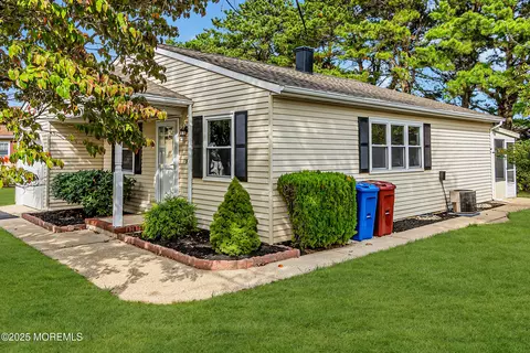 Other - 17 Leighton Ct, Berkeley, NJ 08721 photo 3 of 10