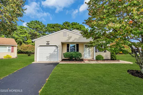 Exterior - 17 Leighton Ct, Berkeley, NJ 08721 photo 1 of 6