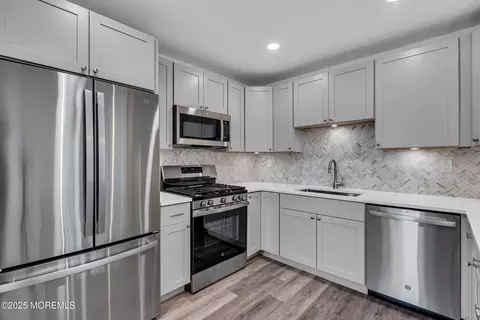 Kitchen - 17 Leighton Ct, Berkeley, NJ 08721 photo 3 of 3
