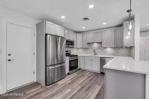 Kitchen - 17 Leighton Ct, Berkeley, NJ 08721 photo 2 of 3