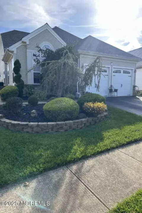 54 Tuscany Cir, Manchester, NJ 08759