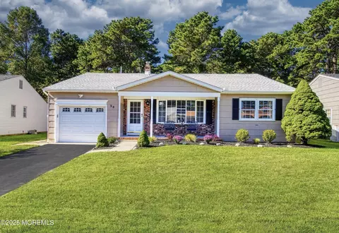 23 Zeeland Dr, Toms River, NJ 08757