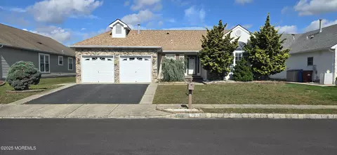 17 Blackpool Way, Toms River, NJ 08757