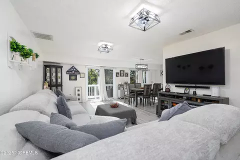 607 Schley Ave, Toms River, NJ 08755