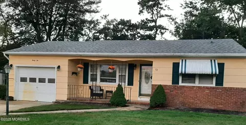 32 Sutherland Ct, Toms River, NJ 08757