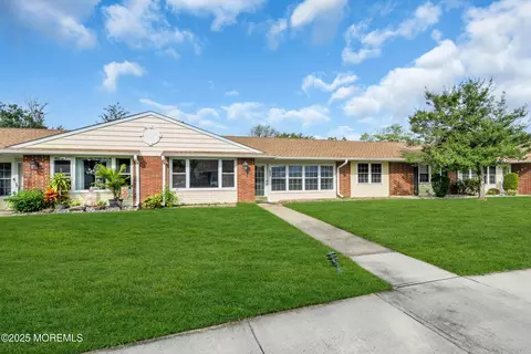 295 W Malvern Ct # B, Lakewood, NJ 08701