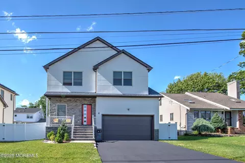 4 Terrace Dr, Englishtown, NJ 07726