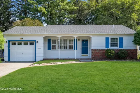 4 Chancellor Ct, Toms River, NJ 08757