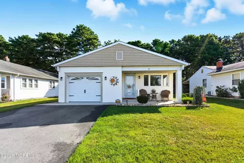 12 Santo Domingo Dr, Toms River, NJ 08757