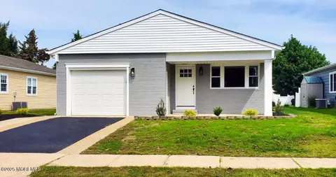 14 Banning Ct, Toms River, NJ 08757