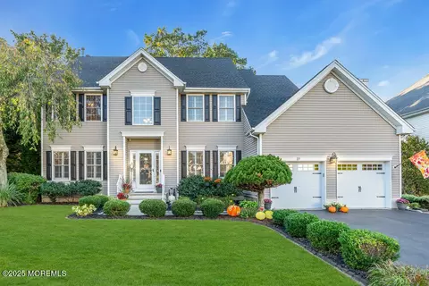 27 Poppy Ln, Howell, NJ 07731