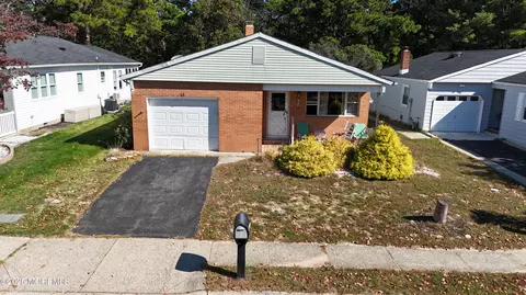 94 Orlando Blvd, Toms River, NJ 08757