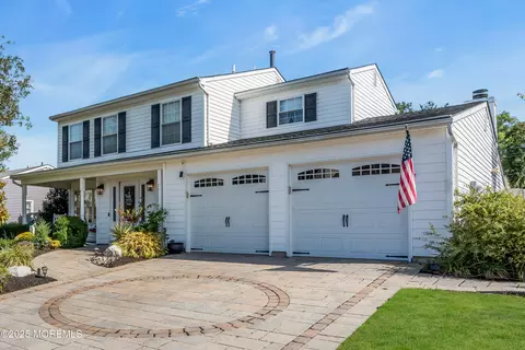 46 Markwood Dr, Howell, NJ 07731
