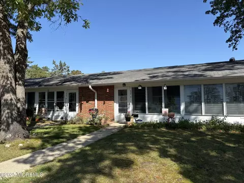 434 Portsmouth Dr # E, Lakewood, NJ 08701
