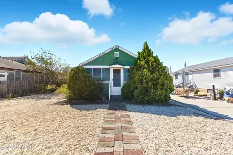 115 Midway Ave, Seaside Park, NJ 08752