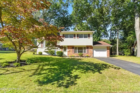 15 W Virginia Ave, Jackson, NJ 08527