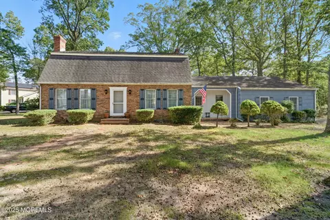 118 N Lakeshore Dr, Manahawkin, NJ 08050