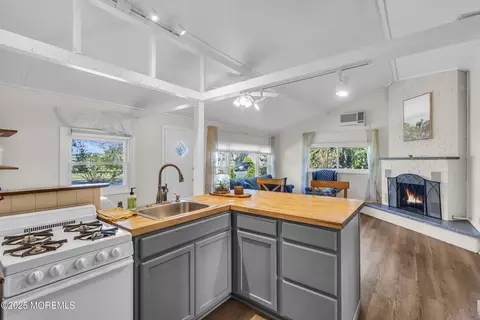 Kitchen - 419 Beach Blvd, Forked River, NJ 08731 photo 4 of 5
