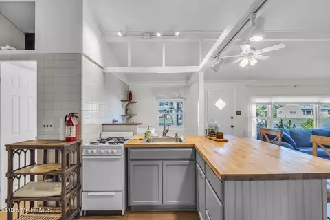 Kitchen - 419 Beach Blvd, Forked River, NJ 08731 photo 3 of 5