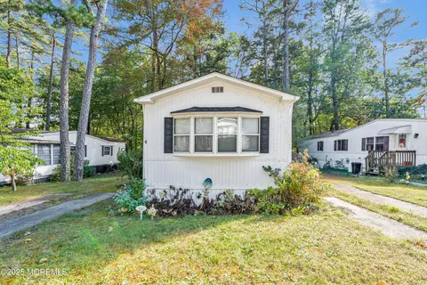 6 Columbine Dr, Jackson, NJ 08527