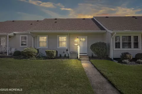 113 Pilatus Platz #C, Freehold, NJ 07728