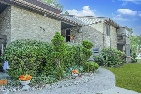 75 Overlook Way #K, Manalapan, NJ 07726