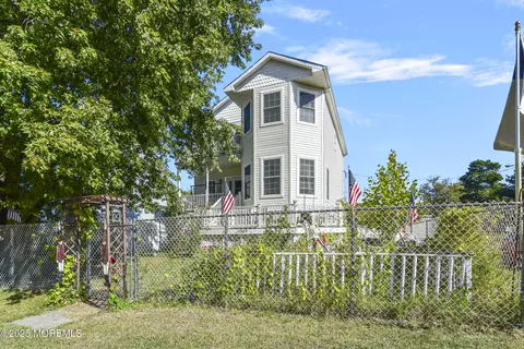 1009 Edmunds Ave, Union Beach, NJ 07735