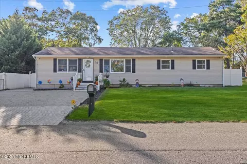 10 Lark Ln, Brick, NJ 08724