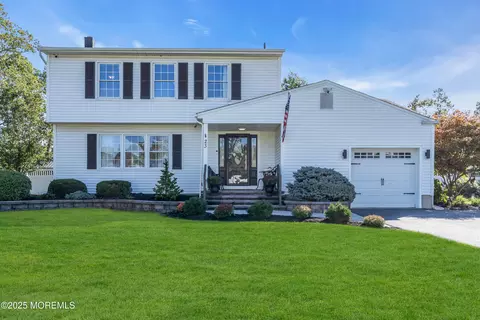 23 Pelican Dr, Bayville, NJ 08721