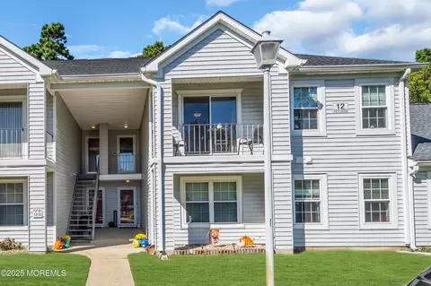 1214 Waters Edge Dr, Toms River, NJ 08753