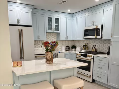 60 Privet Pl, Red Bank, NJ 07701