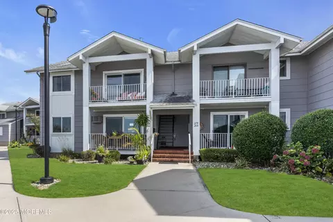 50 Valentine St #27A, Monmouth Beach, NJ 07750