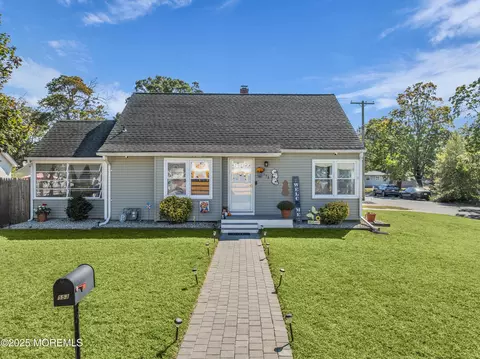 553 Mermaid Ave, Beachwood, NJ 08722