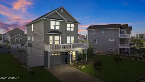 814 Brook Ave, Union Beach, NJ 07735