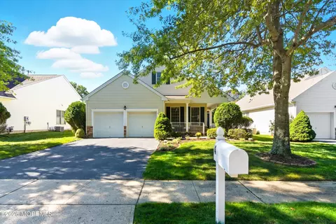 4 Magnolia Ct, Ocean, NJ 07712