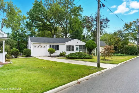 11 Mason Dr, Hazlet, NJ 07730