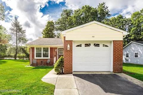 58 Bowie Dr, Whiting, NJ 08759