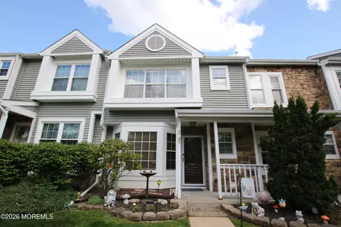 37 Horseshoe Ct, Tinton Falls, NJ 07753