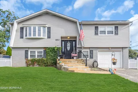 853 Spray Ave, Beachwood, NJ 08722