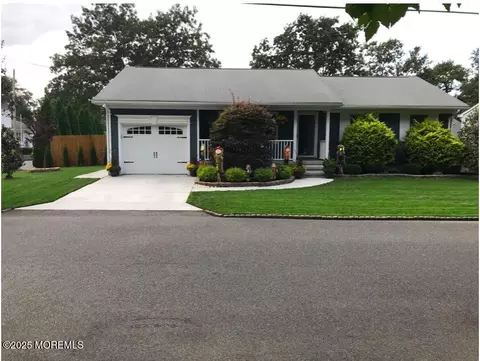 752 Leeward Ave, Beachwood, NJ 08722