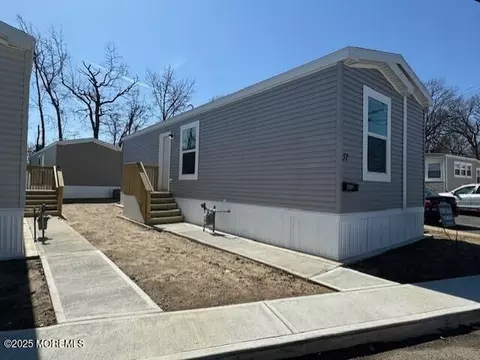 37 Randall Ave, Keansburg, NJ 07734