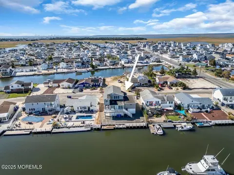 107 E Shrewsbury Dr, Little Egg Harbor, NJ 08087