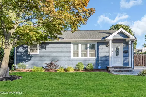 21 Frances Dr, Freehold, NJ 07728