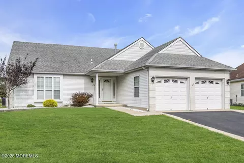 6 Snowdon Ct, Toms River, NJ 08757